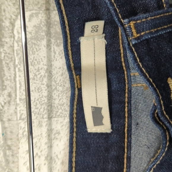 Levi's Dark Wash Cuff Hem Shorts Size 28 - Picture 2 of 5